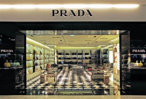 Prada, nuova boutique all’interno dello Charles de Gaulle di Parigi